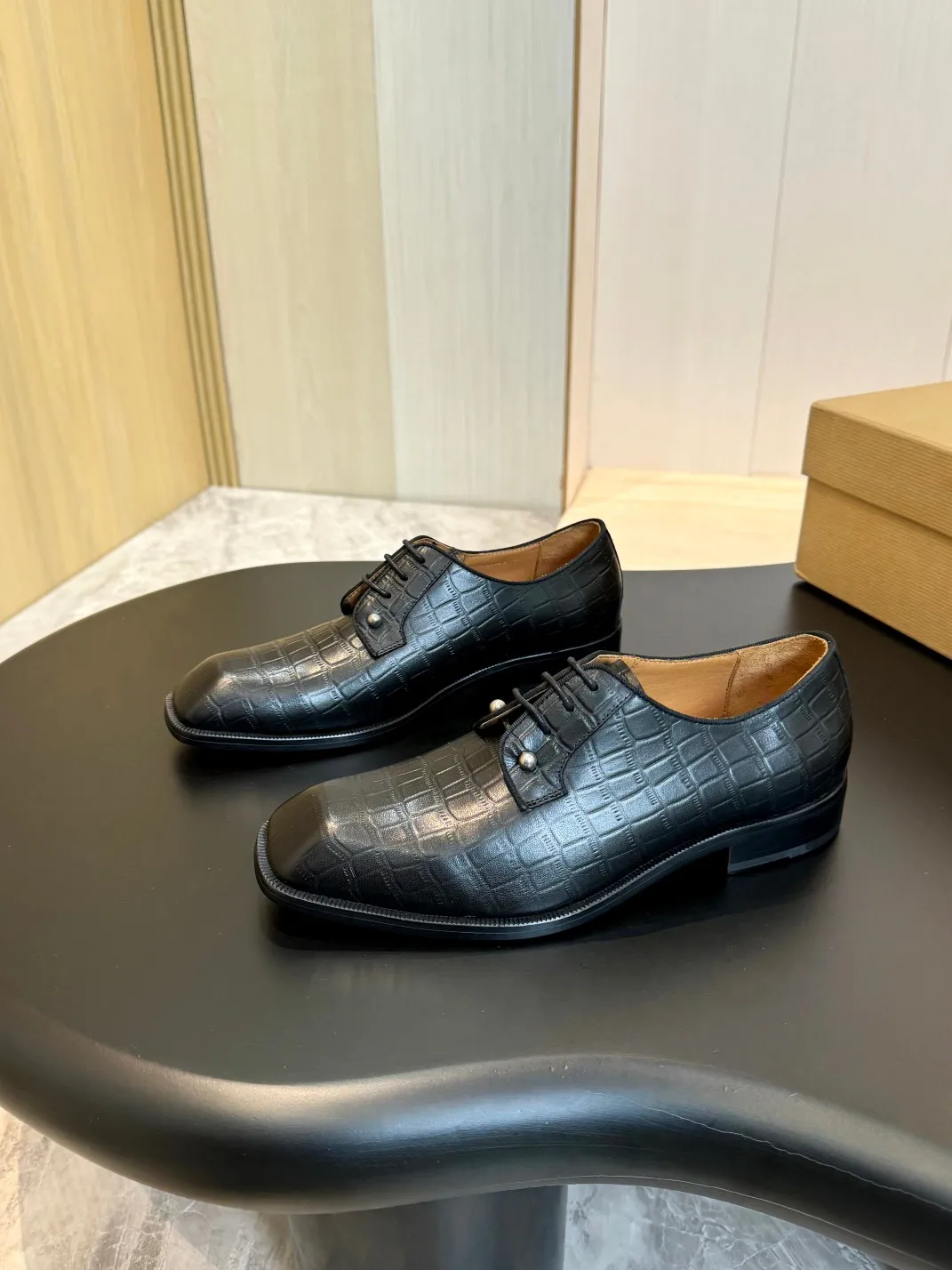 [CL red sole shoes] Top P: 1020💰 Size 39-44 (⚠️38.45.46.47 custom-made, non-returnable and non-exchangeable) 🆑High-end men's business formal leather shoes, original authentic top quality goods ••✅💯 Top original order purchasing agent! Original imported patterned cowhide ➕Imported cowhide lining ➕Cowhide feet ➕Original leather outsole~🉑️Feel free to compare the authentic ones!